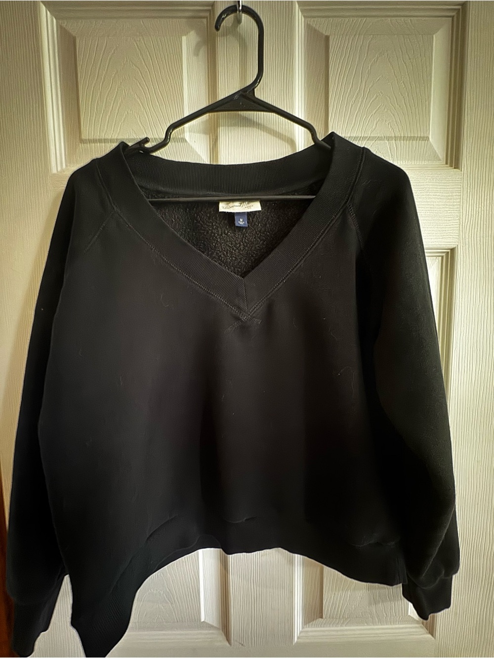 Universal Thread Black V-Neck Pullover Sweatshirt